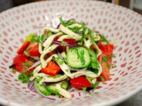 Салат овощной с сыром и зеленью